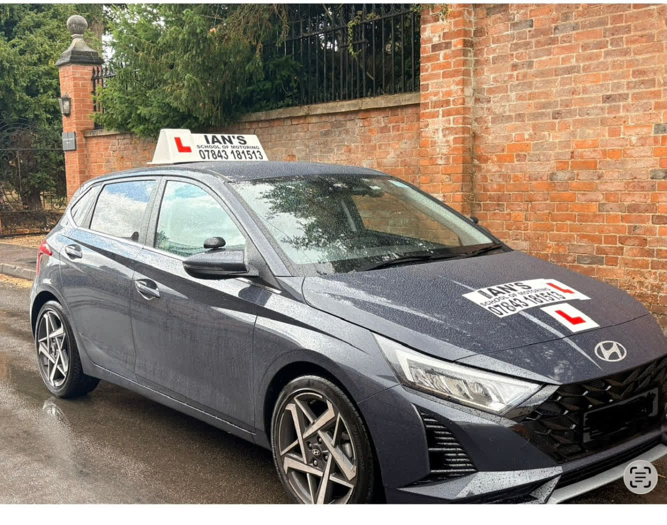Ian's School of Motoring Hyundai i20 tuition car with roof sign and L plates parked in Leicestershire